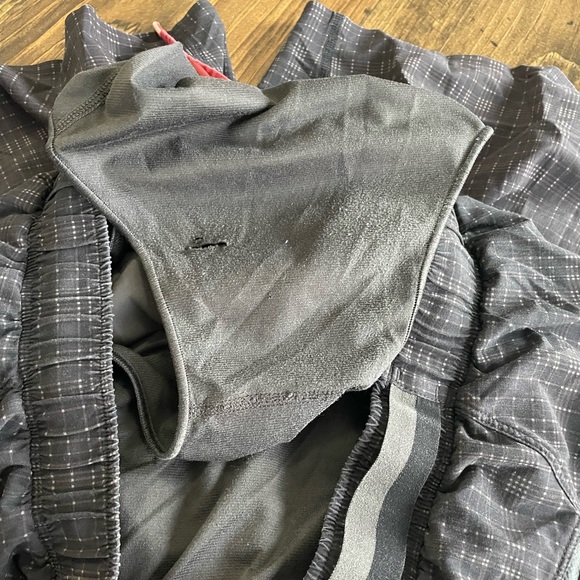 Lululemon swim shorts - Picture 7 of 8